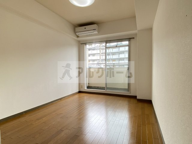 コートハウス中野の居間・リビング|コートハウス中野　洋室