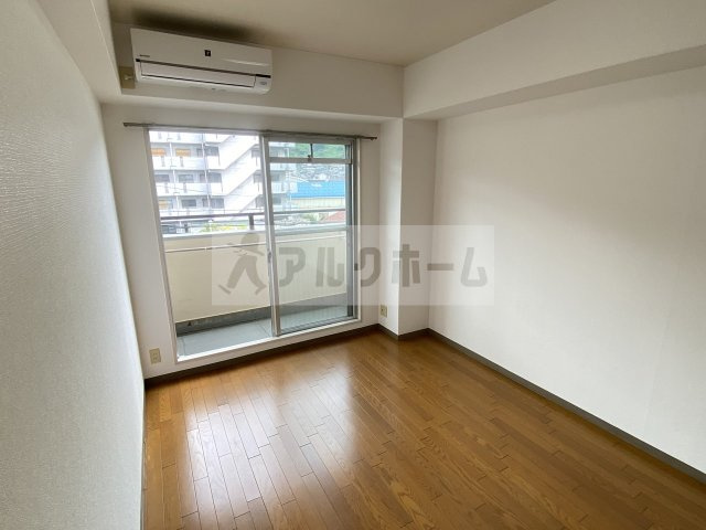 コートハウス中野の居間・リビング|コートハウス中野　洋室