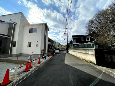 【前面道路含む現地写真】 | 日野市東豊田４丁目新築戸建て４棟　１号棟 | 前面道路含む現地写真です