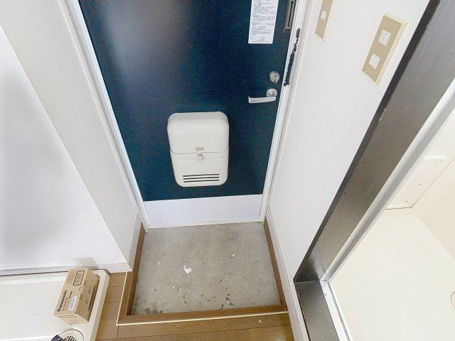 ダークホースクラブの玄関