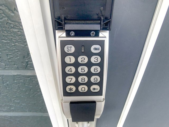 ダークホースクラブの玄関