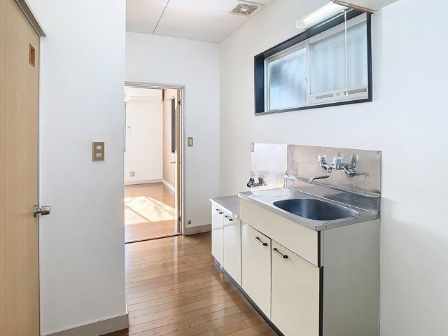 ダークホースクラブのキッチン