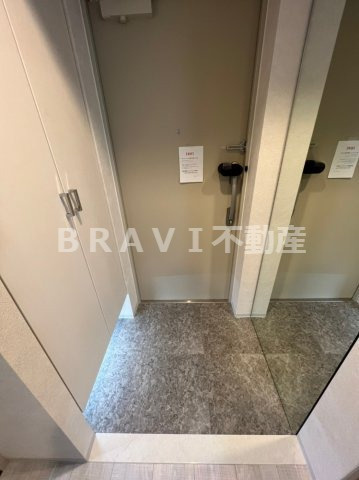 セイワパレス森ノ宮中央 BRAVI不動産の玄関|【セイワパレス森ノ宮中央】収納もある玄関です