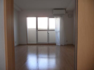 パレスコートの居間・リビング|洋室