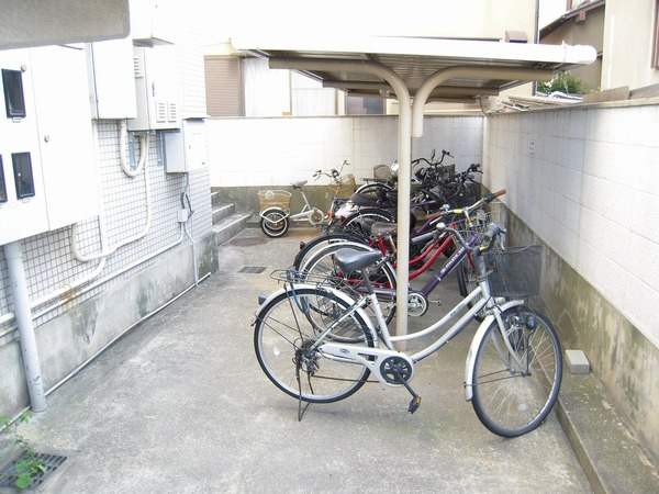 ジュネス高砂Ⅲの駐車場