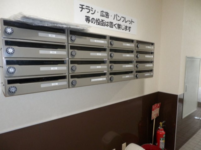 【エントランス】 | 稲毛Ｋビル | 集合ポスト、入り口はオートロック。