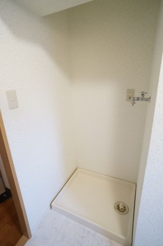ビューテラス売布Ⅱ（View Terrace 売布Ⅱ）の設備|室内洗濯機置き場
参考、同建物・反転間取りの号室