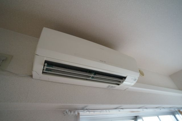 ビューテラス売布Ⅱ（View Terrace 売布Ⅱ）の設備|エアコン１基付いてます
参考、同建物・反転間取りの号室