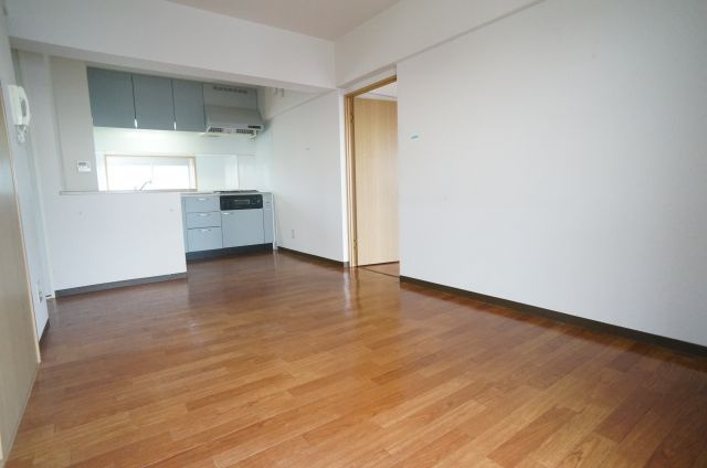 ビューテラス売布Ⅱ（View Terrace 売布Ⅱ）の居間・リビング|参考、同建物・反転間取りの号室