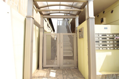 【エントランス】 | カサフローラ | オートロック付き