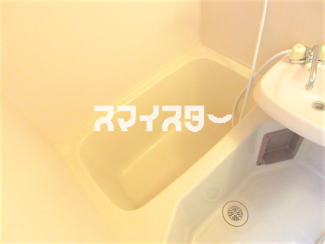 調布市西つつじケ丘１丁目のアパートの浴室