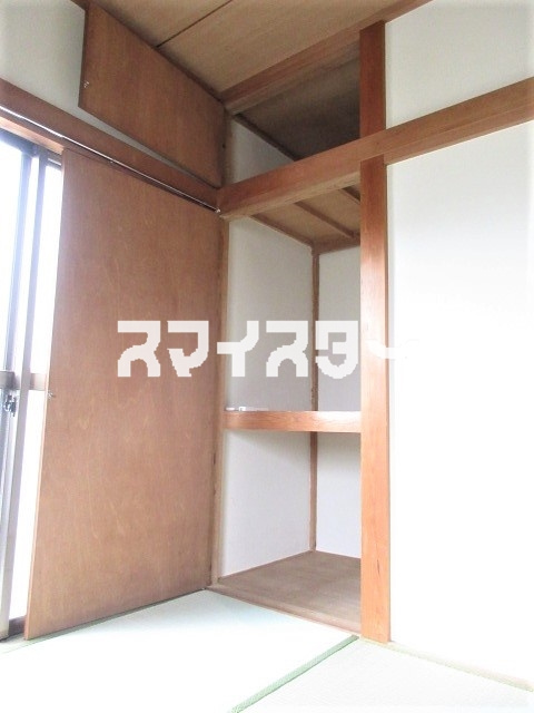 調布市西つつじケ丘１丁目のアパートの収納