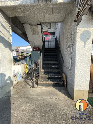 立野ビルの駐車場