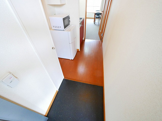 レオパレス和（南京終町）の玄関|シンプルで使いやすい玄関です