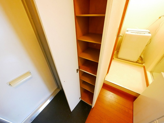 レオパレス和（南京終町）の玄関|落ち着いた玄関です