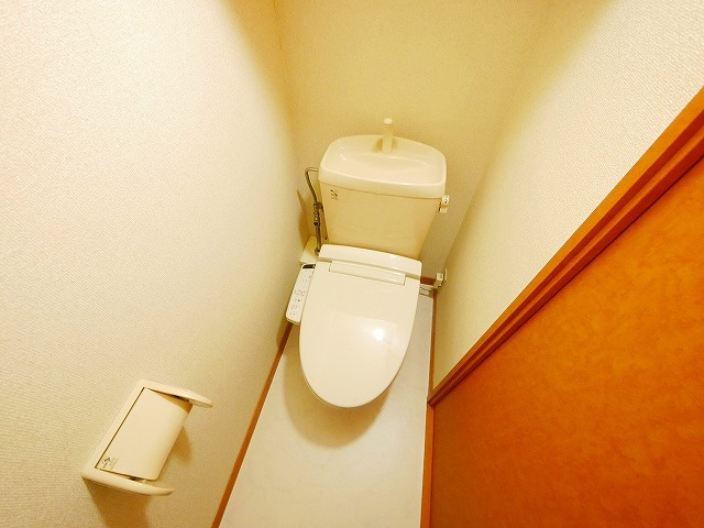 レオパレス和（南京終町）のトイレ|落ち着いた色調のトイレです