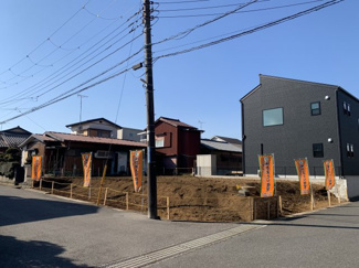【外観】 | 角地に面した日当たり良好な土地　駐車スペースもゆったり確保できる広さです