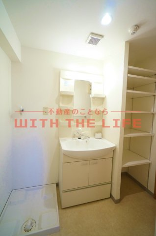 エクセレント東町【10,000円キャッシュバック対象物件】の洗面所|忙しい朝には欠かせない洗面所です