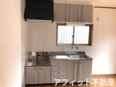 【キッチン】 | ルミエール坂里 | 吊戸棚付き