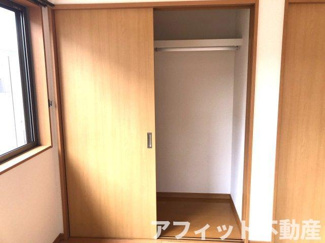 【収納】 | ルミエール坂里 | 洋室6帖の収納