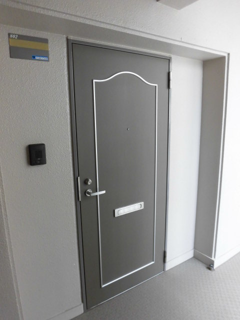 大阪市中央区材木町の賃貸マンションの玄関
