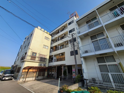 【外観】 | リバーサイドK | シンプルなデザインの外観です