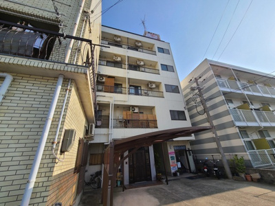 【外観】 | リバーサイドK | シンプルなデザインの外観です