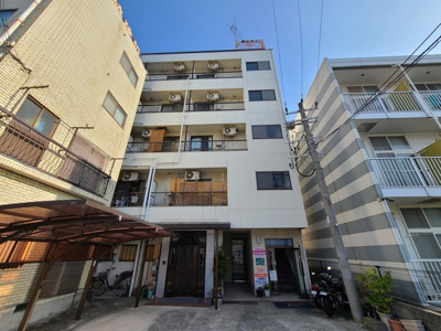 【外観】 | リバーサイドK | シンプルなデザインの外観です