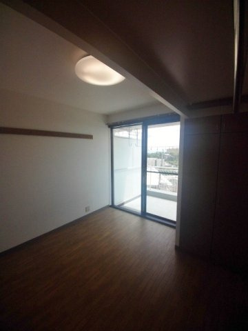 六甲ガーデンホームズの居間・リビング