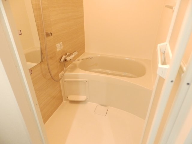 オンリーワン灘南通の浴室