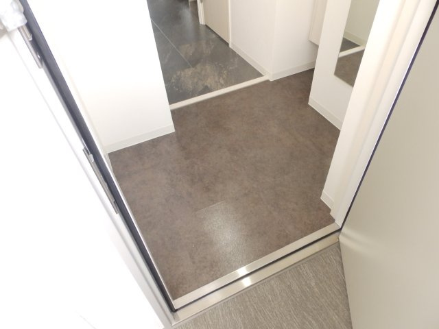 オンリーワン灘南通の玄関