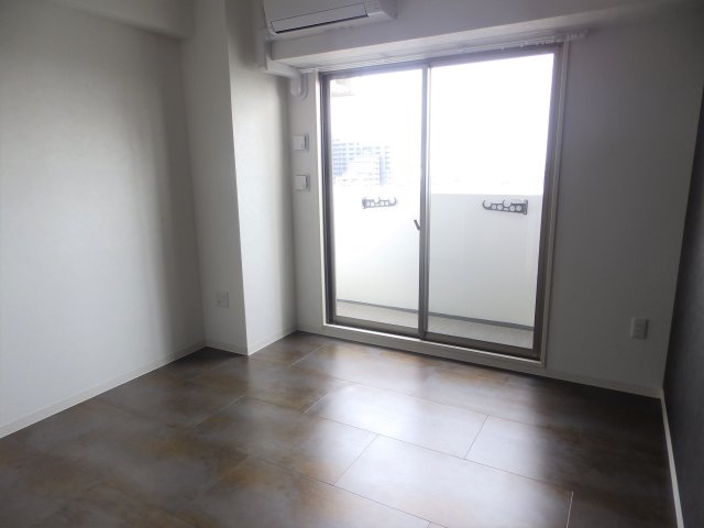 オンリーワン灘南通の居間・リビング