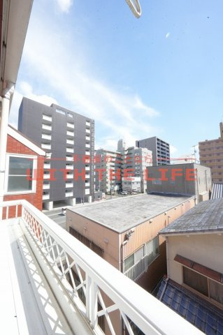 メゾン岩橋【キャッシュバック対象物件】のバルコニー|広々としたバルコニーです