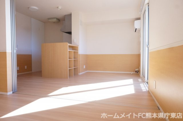熊本市東区神園２丁目のアパートの居間・リビング