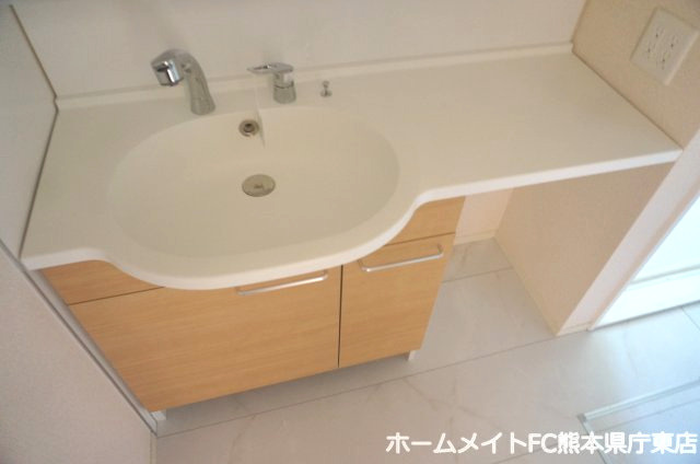 熊本市東区神園２丁目のアパートの独立洗面台