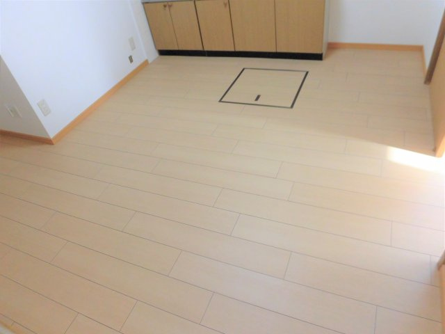 ガーデンヒルズの居間・リビング