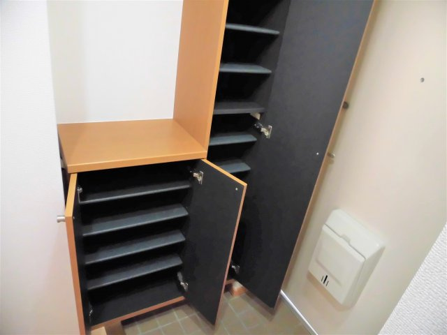 ガーデンヒルズの玄関