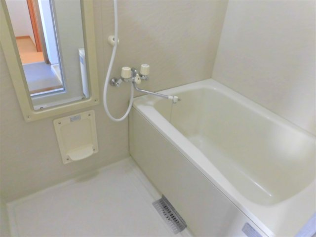 ガーデンヒルズの浴室