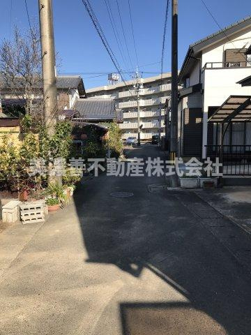 ５８１２８　岐阜市古市場土地の前面道路含む現地写真