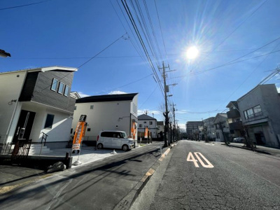 【前面道路含む現地写真】 | 日野市多摩平６丁目新築戸建て３棟　１号棟