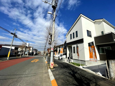 【前面道路含む現地写真】 | 日野市多摩平６丁目新築戸建て３棟　２号棟