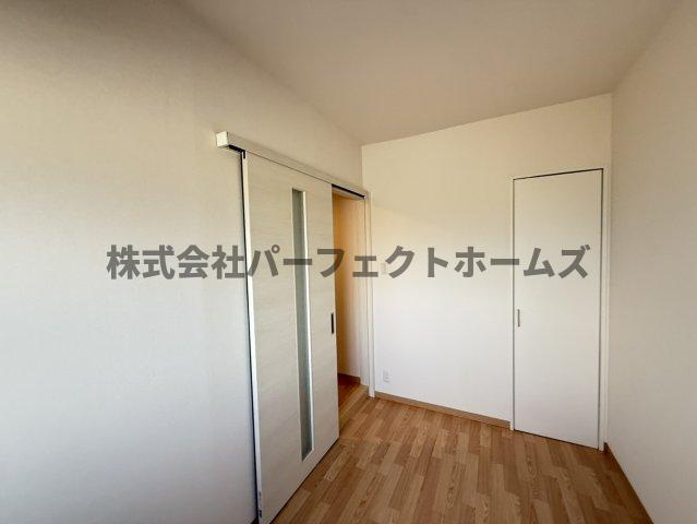 寝屋川サンハイツA棟の洋室|きれいな洋室です