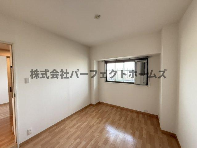 寝屋川サンハイツA棟の洋室|広々とした洋室です