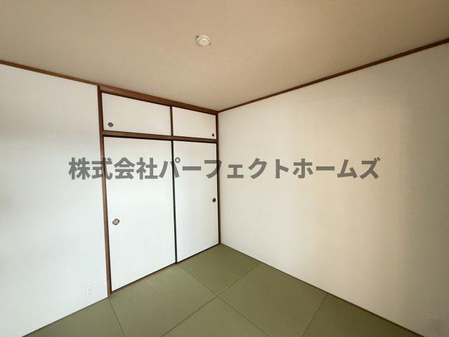 寝屋川サンハイツA棟の和室|明るい和室です