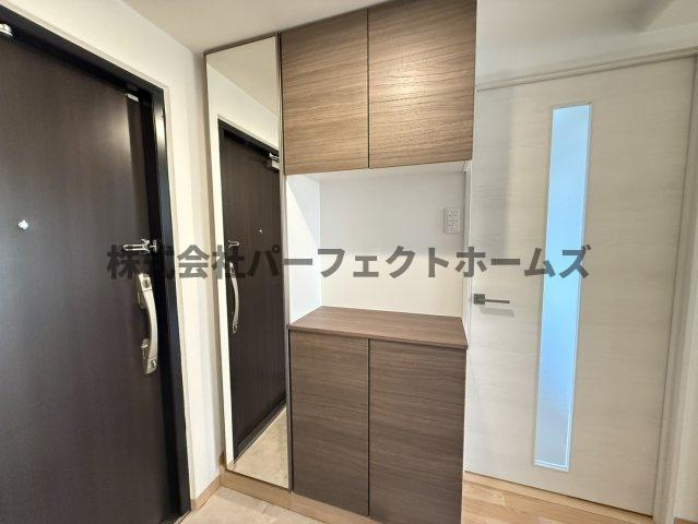 寝屋川サンハイツA棟の玄関|明るい玄関です