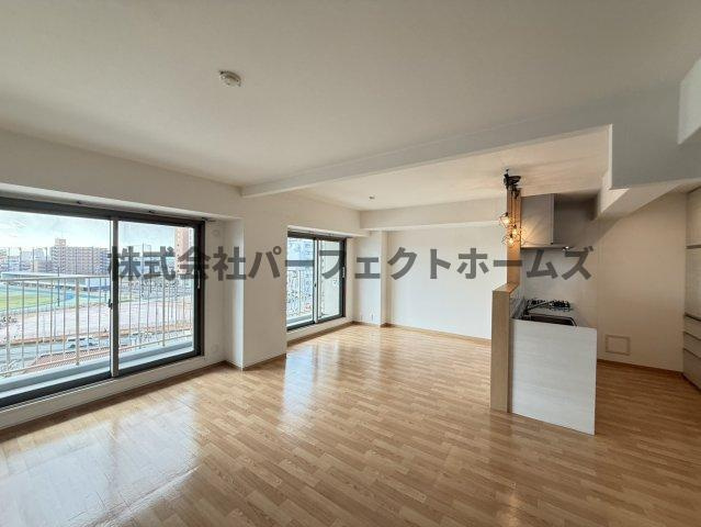 寝屋川サンハイツA棟の居間・リビング|おしゃれな居間です