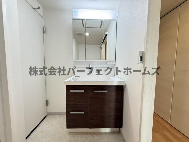 寝屋川サンハイツA棟の独立洗面台|独立洗面化粧台付き