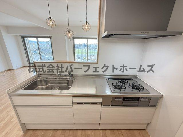 寝屋川サンハイツA棟のキッチン|コンパクトなキッチンで掃除もラクラク