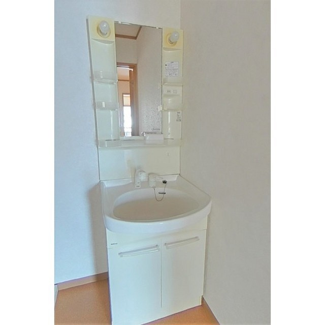 Lis・Tresor(ﾘ･ﾄﾚｿﾞｱ）の洗面所|洗髪洗面化粧台