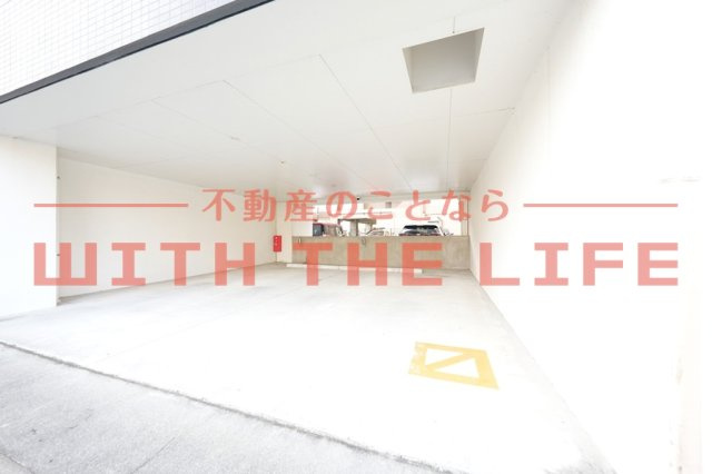 ALLEYⅢ（アレイスリー）【10,000円キャッシュバック対象物件】の駐車場|ゆったりとしたリビングです